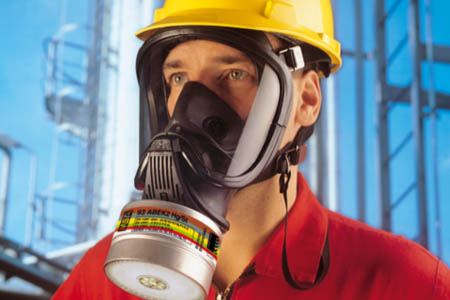 配合濾毒罐的防毒面具在化工領(lǐng)域使用