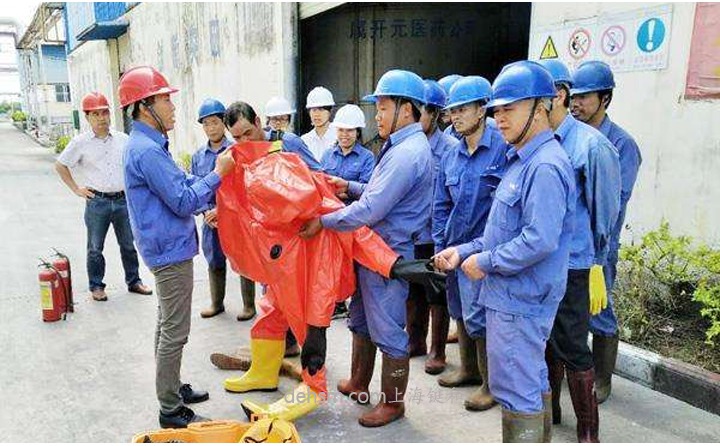 企業(yè)對員工進(jìn)行勞保用品穿戴培訓(xùn)